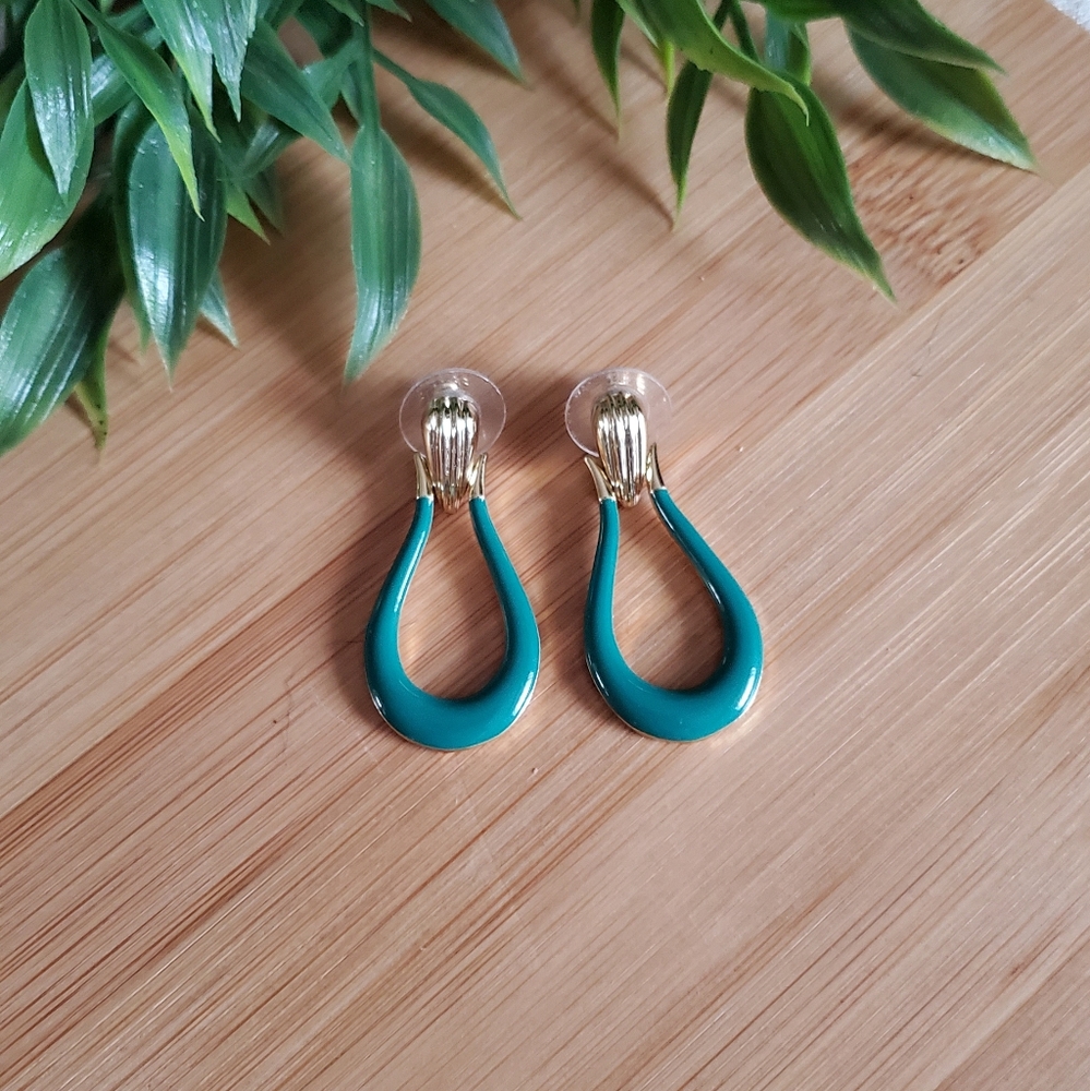 VINTAGE | Teal and Gold Costume Jewelry
